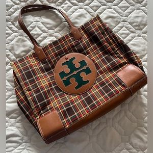Gorgeous Tory Burch Quilted Tote Bag with Magnet Close
